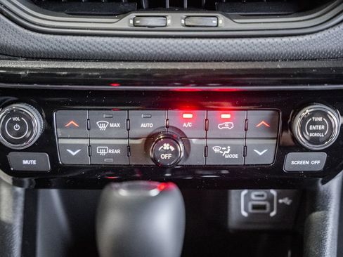 New 2025 Jeep Compass Limited w/ Sun & Sound Group image 22