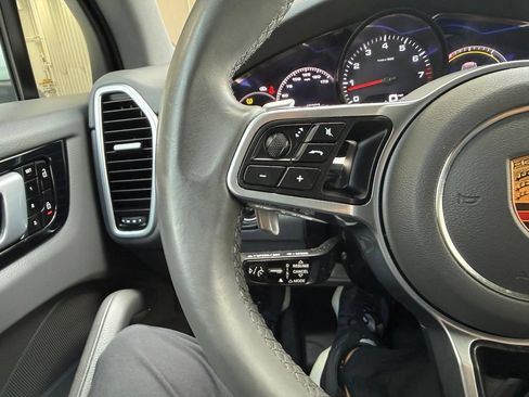 Used 2021 Porsche Cayenne AWD/4WD image 32