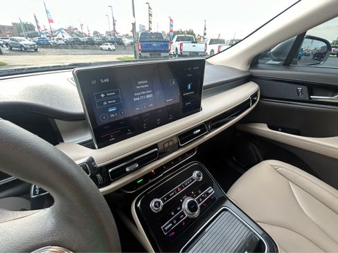 Used 2023 Lincoln Nautilus FWD image 25