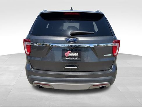 Used 2017 Ford Explorer XLT w/ Equipment Group 202A FWD image 6