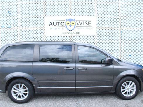 Used 2015 Dodge Grand Caravan SXT FWD image 2