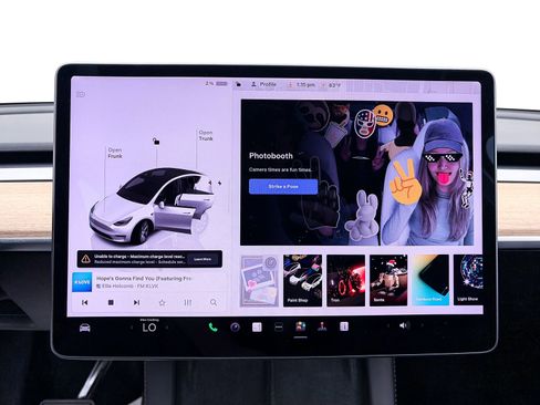 Used 2022 Tesla Model Y Long Range image 22