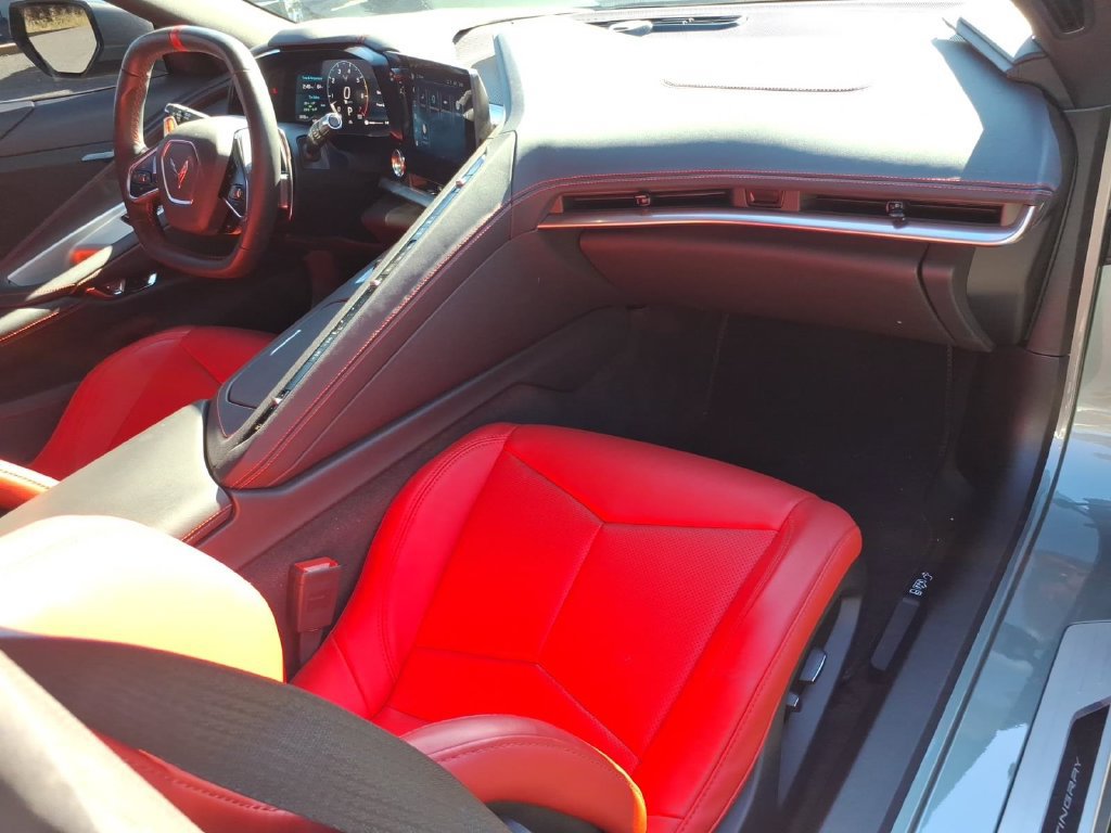 Used 2024 Chevrolet Corvette Stingray Coupe RWD image 9
