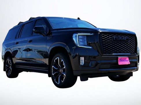 Used 2023 GMC Yukon XL Denali image 6