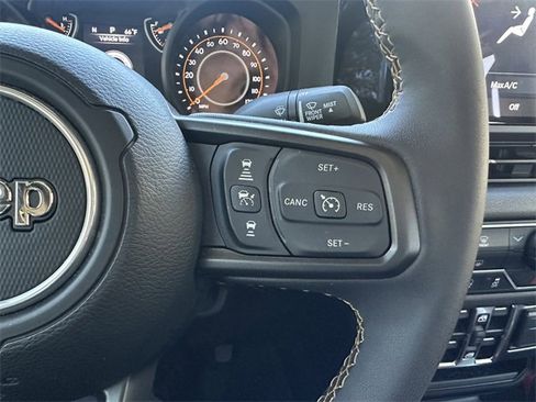 Used 2024 Jeep Gladiator Sport image 24