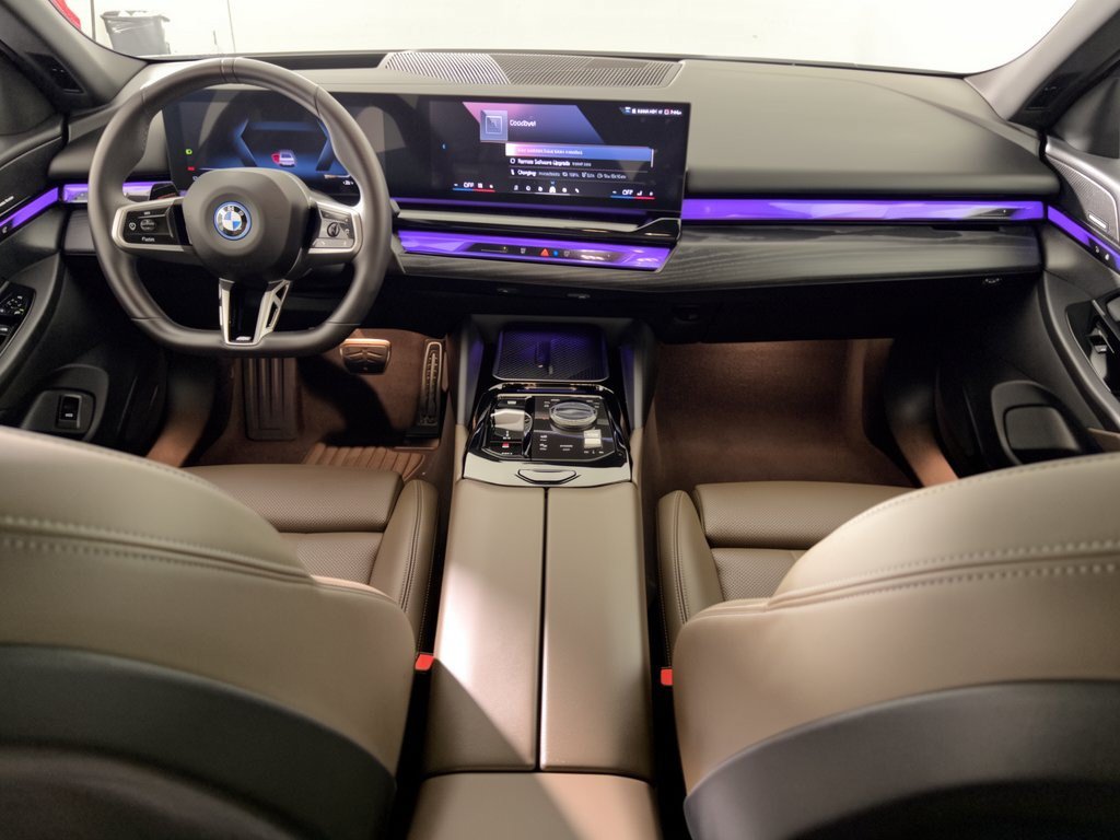 Used 2026 BMW i5 eDrive40 w/ M Sport Package RWD image 17