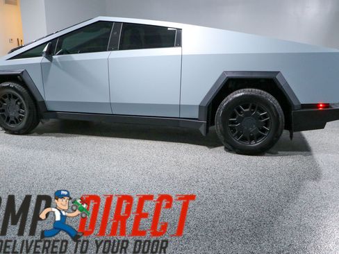 Used 2024 Tesla Cybertruck AWD Crew Cab image 10