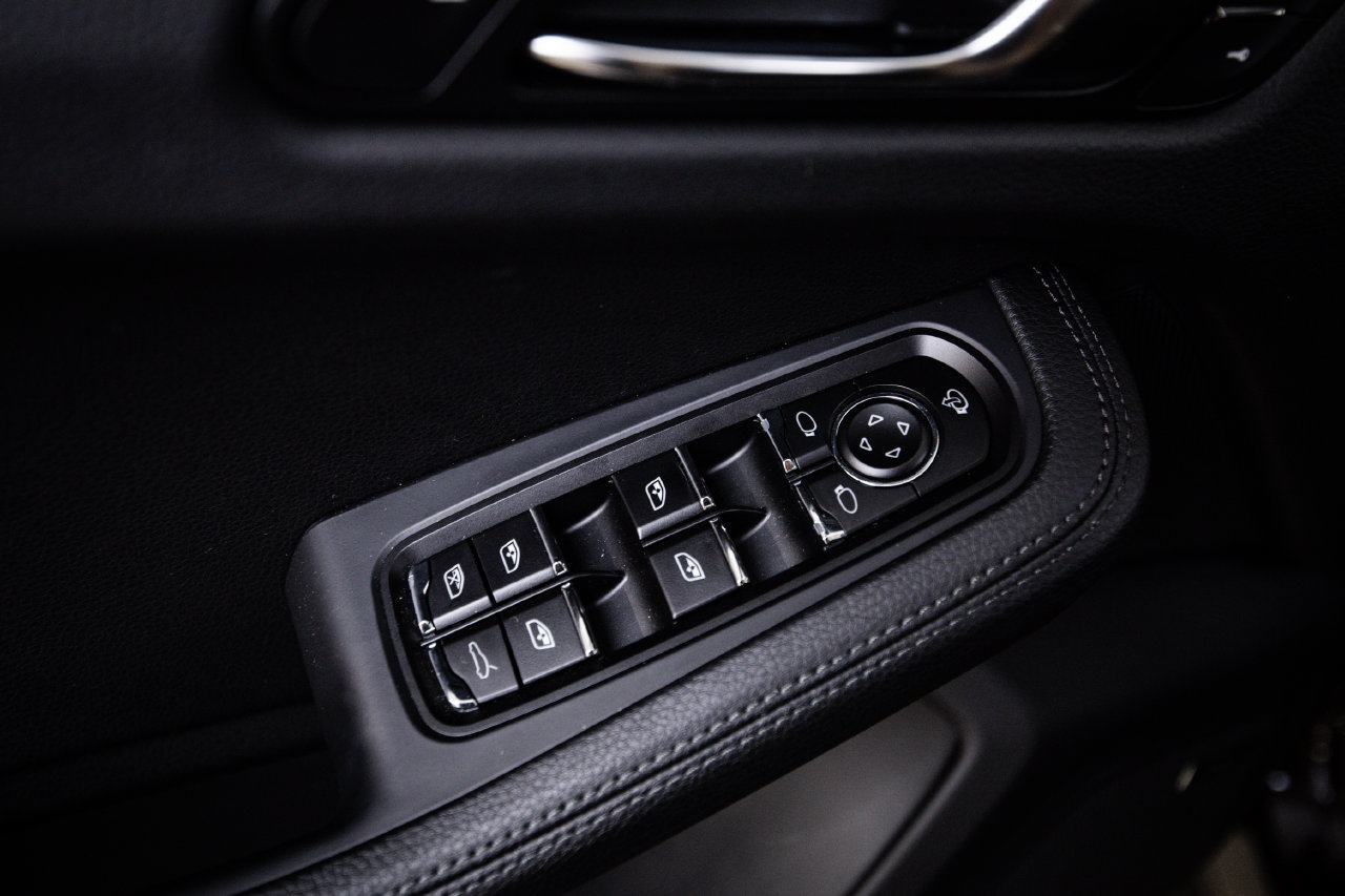 Certified 2026 Porsche Macan AWD/4WD image 22