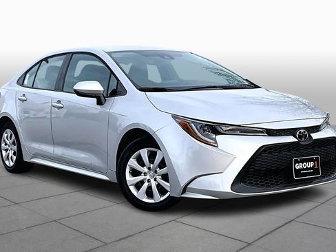 Used 2022 Toyota Corolla LE image 3