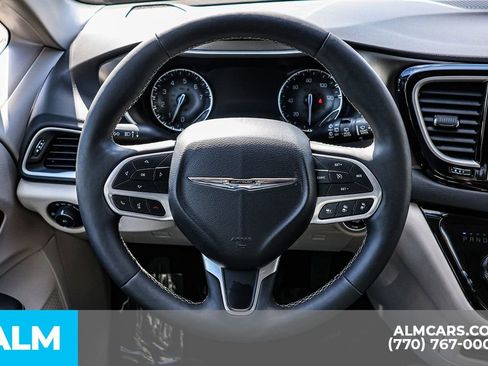 Used 2024 Chrysler Pacifica Touring-L image 34