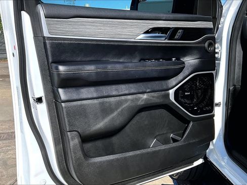 Used 2023 Jeep Wagoneer Series III w/ Premium Group I image 21