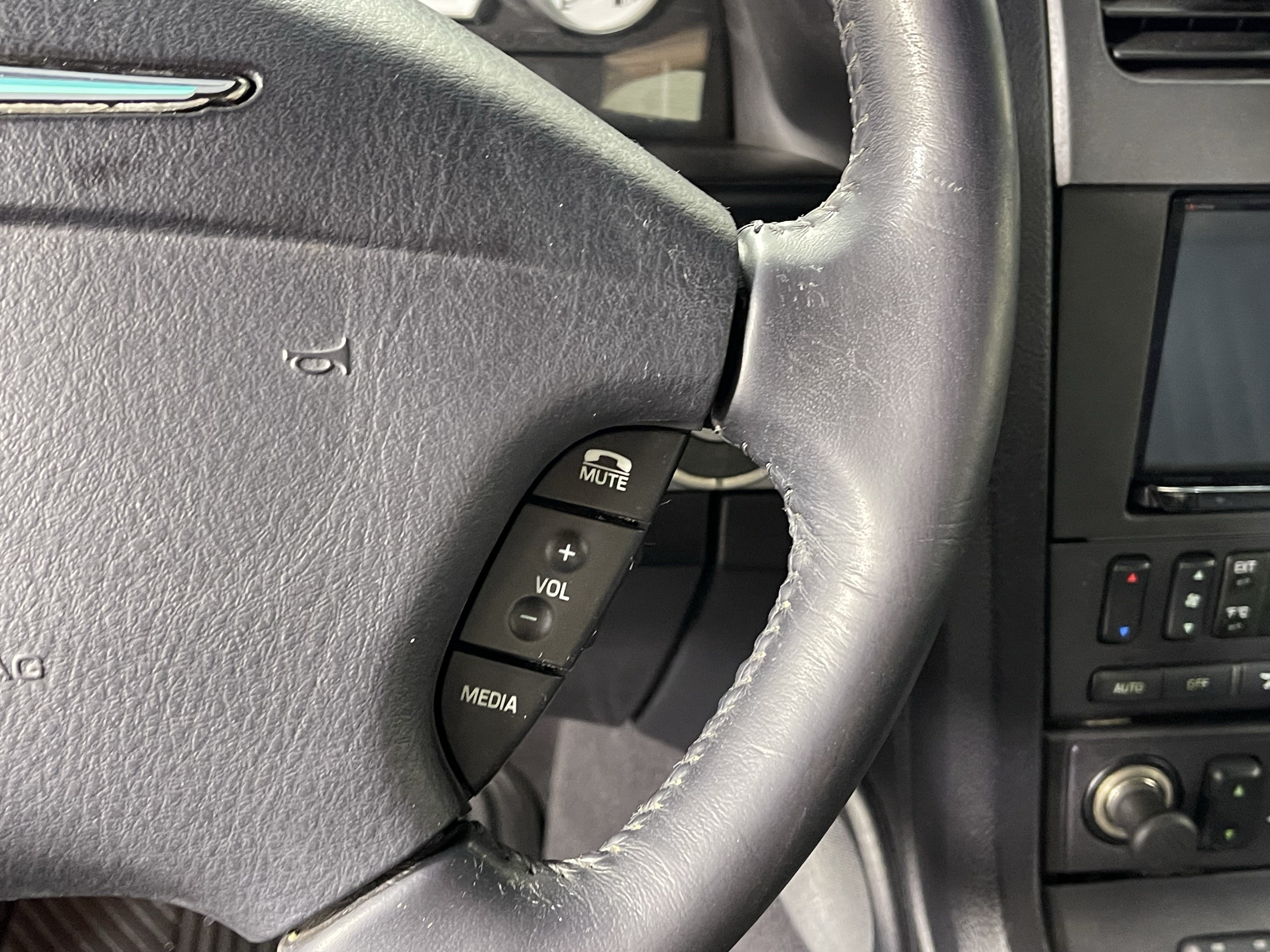 Used 2005 Ford Thunderbird RWD image 16