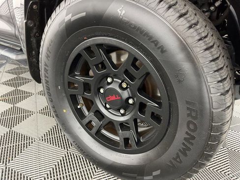 Used 2018 Toyota 4Runner TRD Off-Road AWD/4WD image 11
