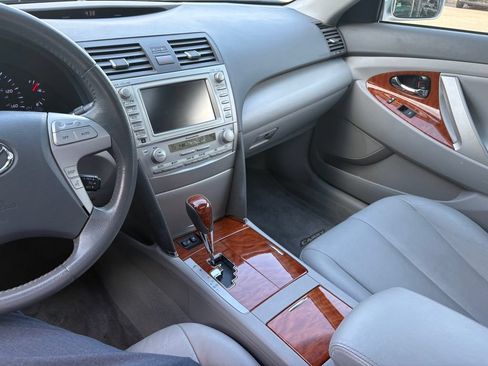 Used 2011 Toyota Camry XLE w/ SE/XLE Extra-Value Pkg FWD image 17