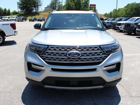 Used 2023 Ford Explorer Limited w/ Limited Technology Package RWD image 3