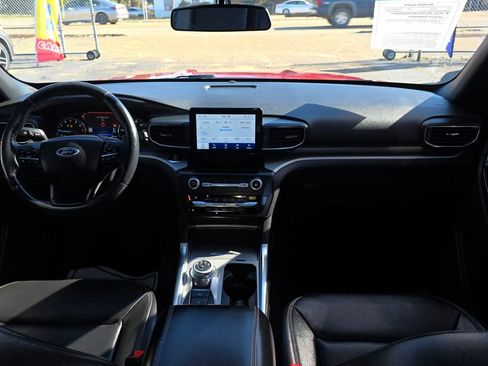 Used 2020 Ford Explorer XLT w/ Equipment Group 202A AWD/4WD image 11