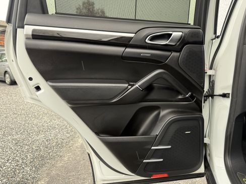 Used 2018 Porsche Cayenne S Platinum image 14