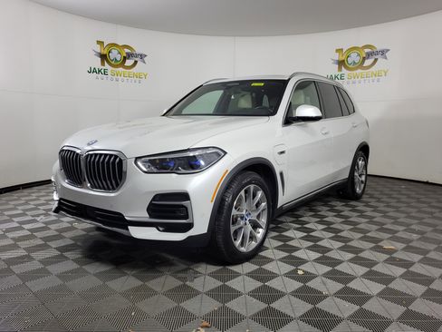 Certified 2022 BMW X5 xDrive45e w/ Executive Package image 3