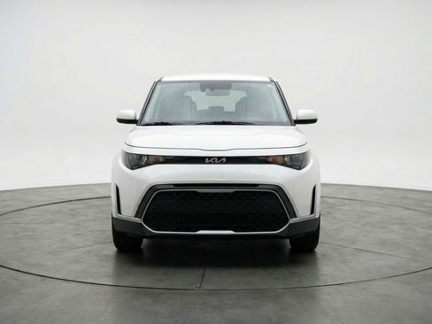Used 2025 Kia Soul LX w/ LX Technology Package FWD image 2
