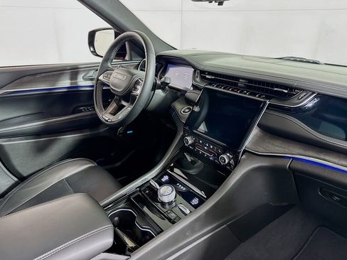 Used 2023 Jeep Grand Cherokee Overland w/ Advanced Protech Group III image 30