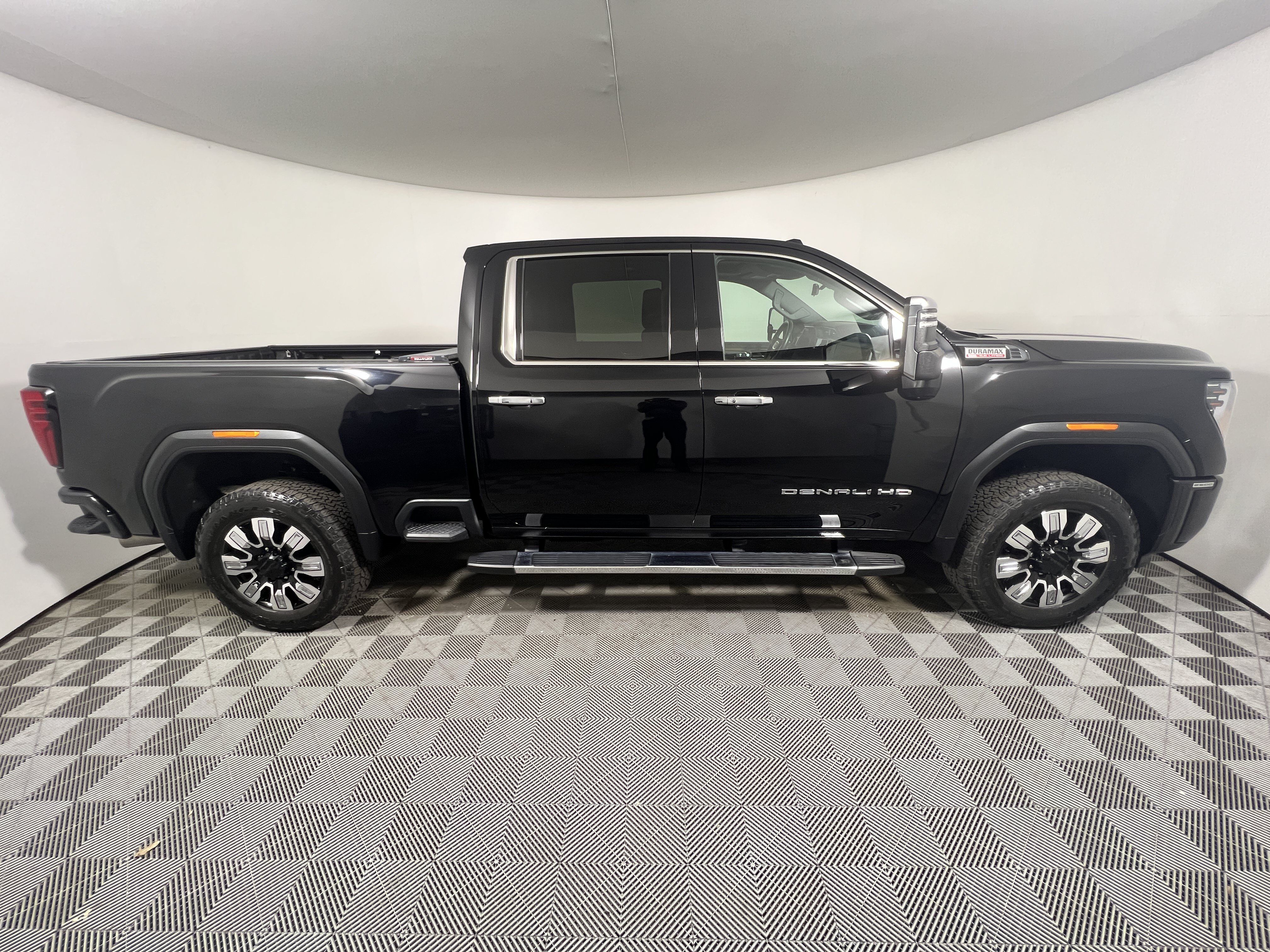 Used 2024 GMC Sierra 2500 Denali w/ Denali Reserve Package AWD/4WD image 6