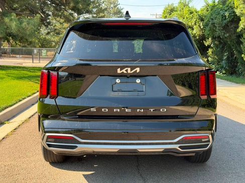 Used 2022 Kia Sorento S FWD image 4