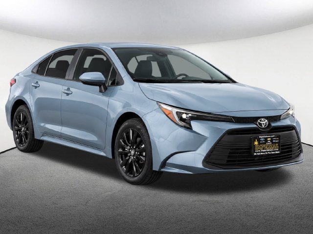 Used 2026 Toyota Corolla LE FWD image 2