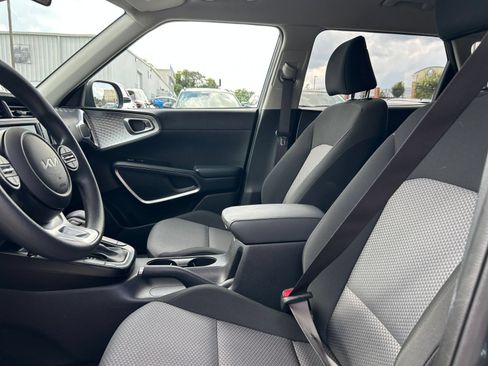 Used 2025 Kia Soul LX w/ LX Technology Package FWD image 22