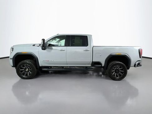 Used 2024 GMC Sierra 2500 AT4 w/ Technology Package AWD/4WD image 9