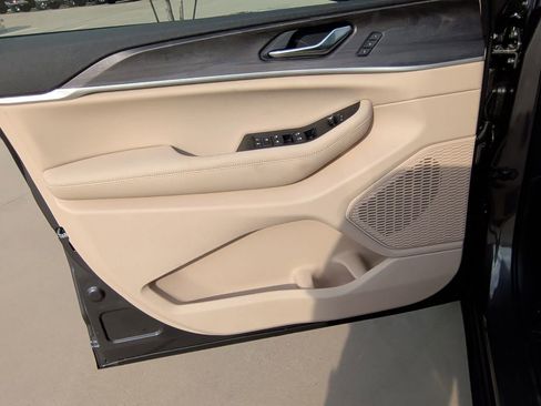 New 2025 Jeep Grand Cherokee L Limited image 10