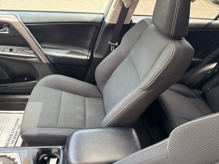Used 2018 Toyota RAV4 XLE AWD/4WD image 17