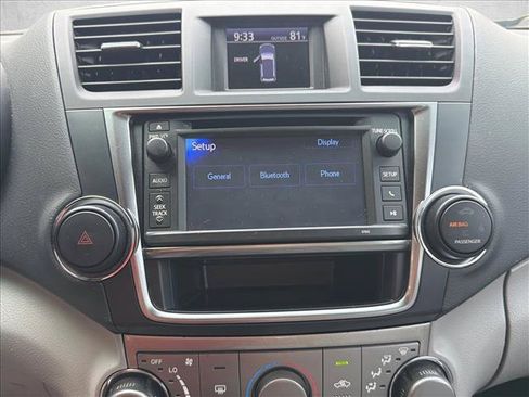 Used 2013 Toyota Highlander FWD image 19