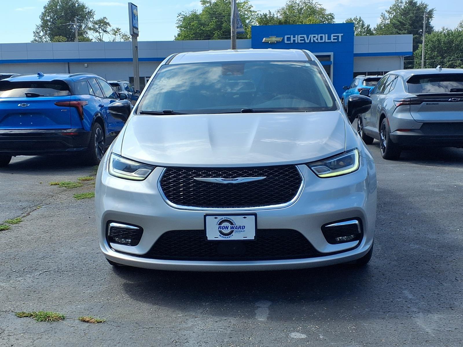 Used 2024 Chrysler Pacifica Touring-L FWD image 22