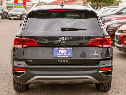 Used 2022 Volkswagen Taos SE w/ Panoramic Sunroof Package FWD image 6