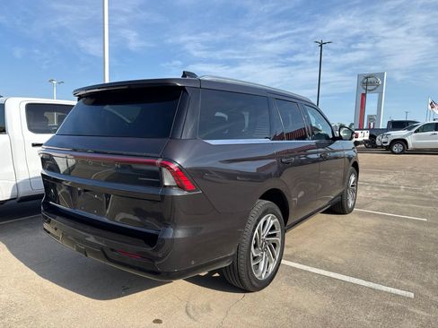 Used 2025 Lincoln Navigator Reserve AWD/4WD image 5