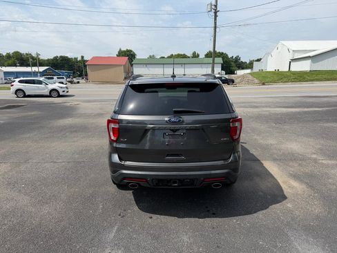 Used 2018 Ford Explorer XLT w/ Equipment Group 202A AWD/4WD image 4