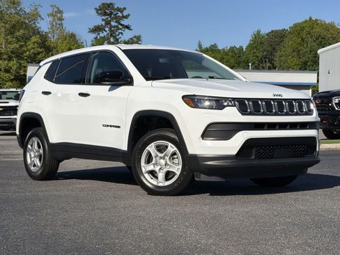 Used 2022 Jeep Compass Sport AWD/4WD image 2
