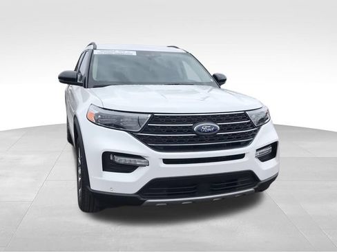 Used 2023 Ford Explorer XLT w/ Equipment Group 202A AWD/4WD image 3