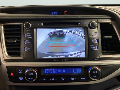 Used 2017 Toyota Highlander Plus image 13