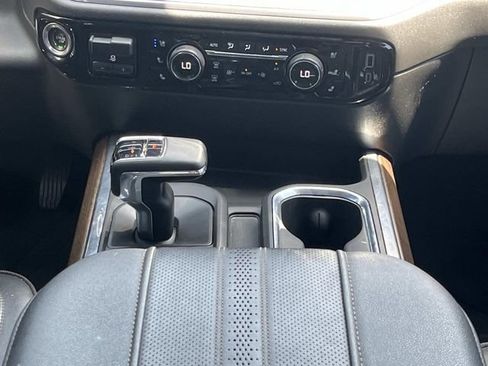 Used 2023 Chevrolet Silverado 1500 High Country w/ High Country Premium Package AWD/4WD image 19
