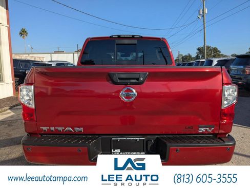 Used 2019 Nissan Titan SV w/ SV Convenience Package image 4
