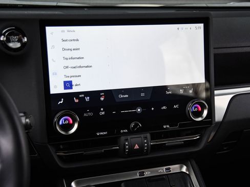 Used 2025 Lexus GX 550 image 18