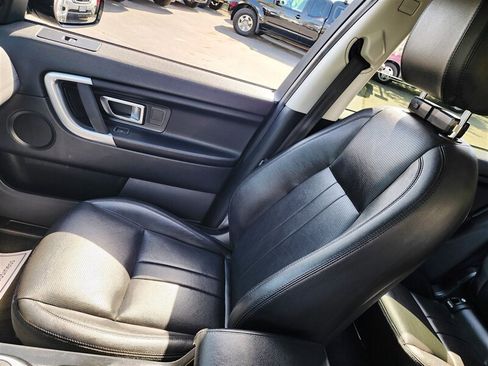 Used 2019 Land Rover Discovery Sport SE image 25