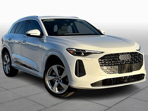 New 2025 Audi Q5 Premium Plus image 2