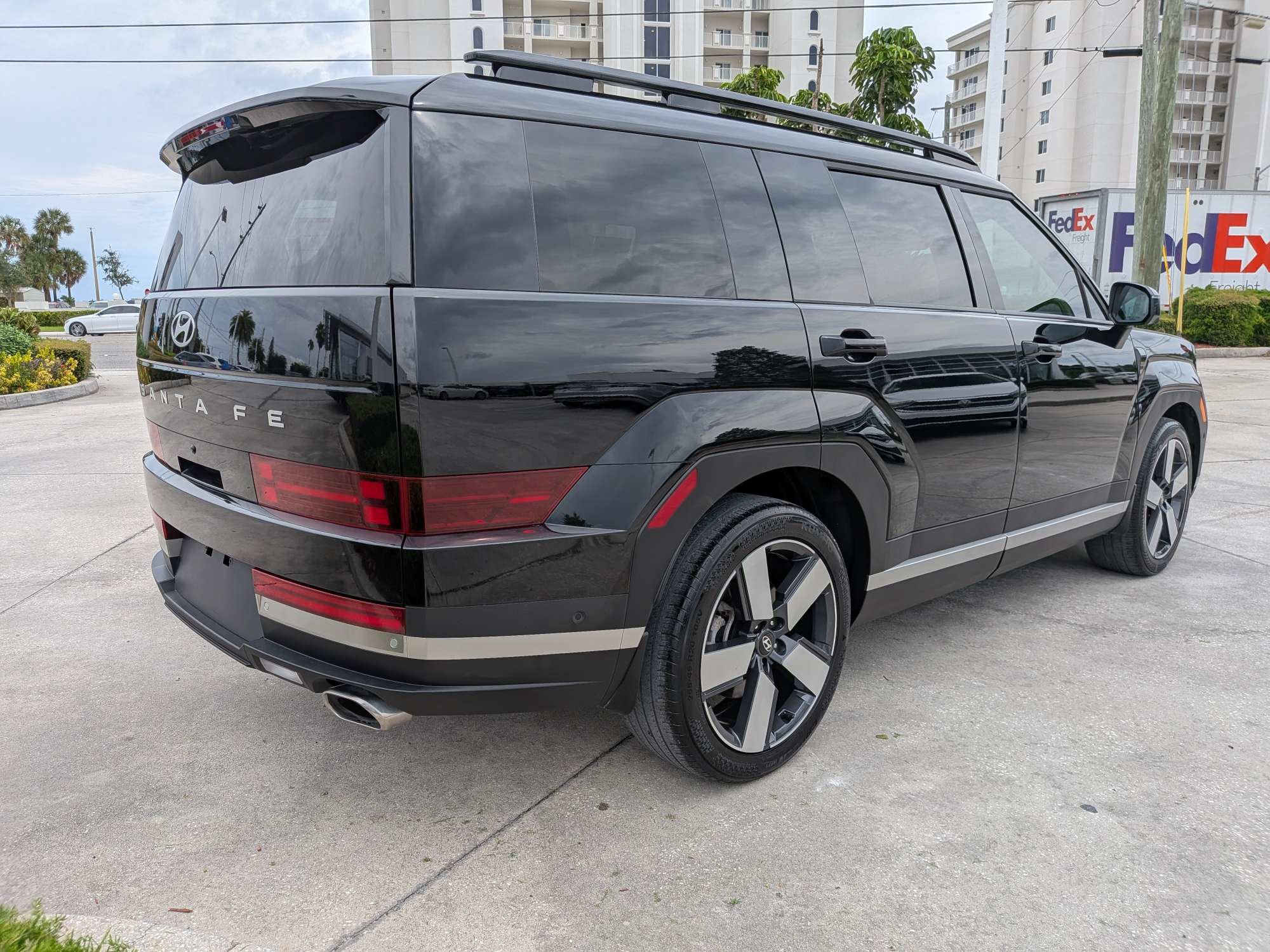 Used 2024 Hyundai Santa Fe Limited FWD image 3