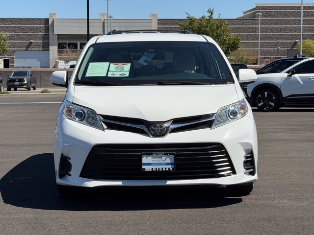 Used 2020 Toyota Sienna LE w/ Carpet Mat Package FWD image 10
