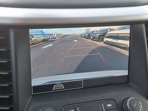 Certified 2023 GMC Acadia SLE w/ Driver Convenience Package image 18