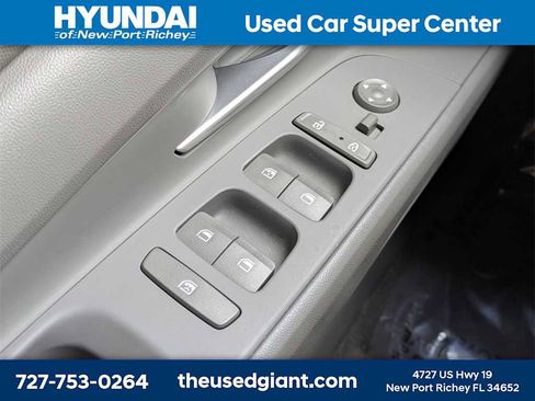 Used 2023 Hyundai Elantra SEL image 22