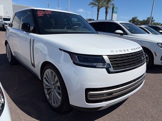 Used 2025 Land Rover Range Rover SE AWD/4WD image 4