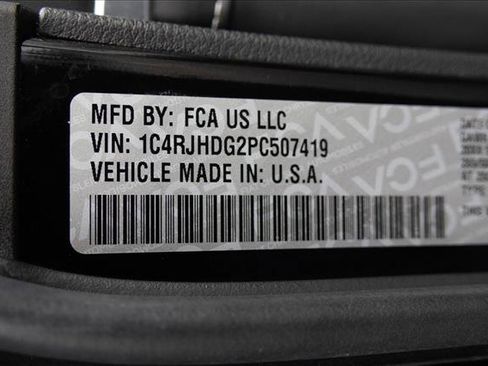 Used 2023 Jeep Grand Cherokee Overland w/ Luxury Tech Group IV image 29